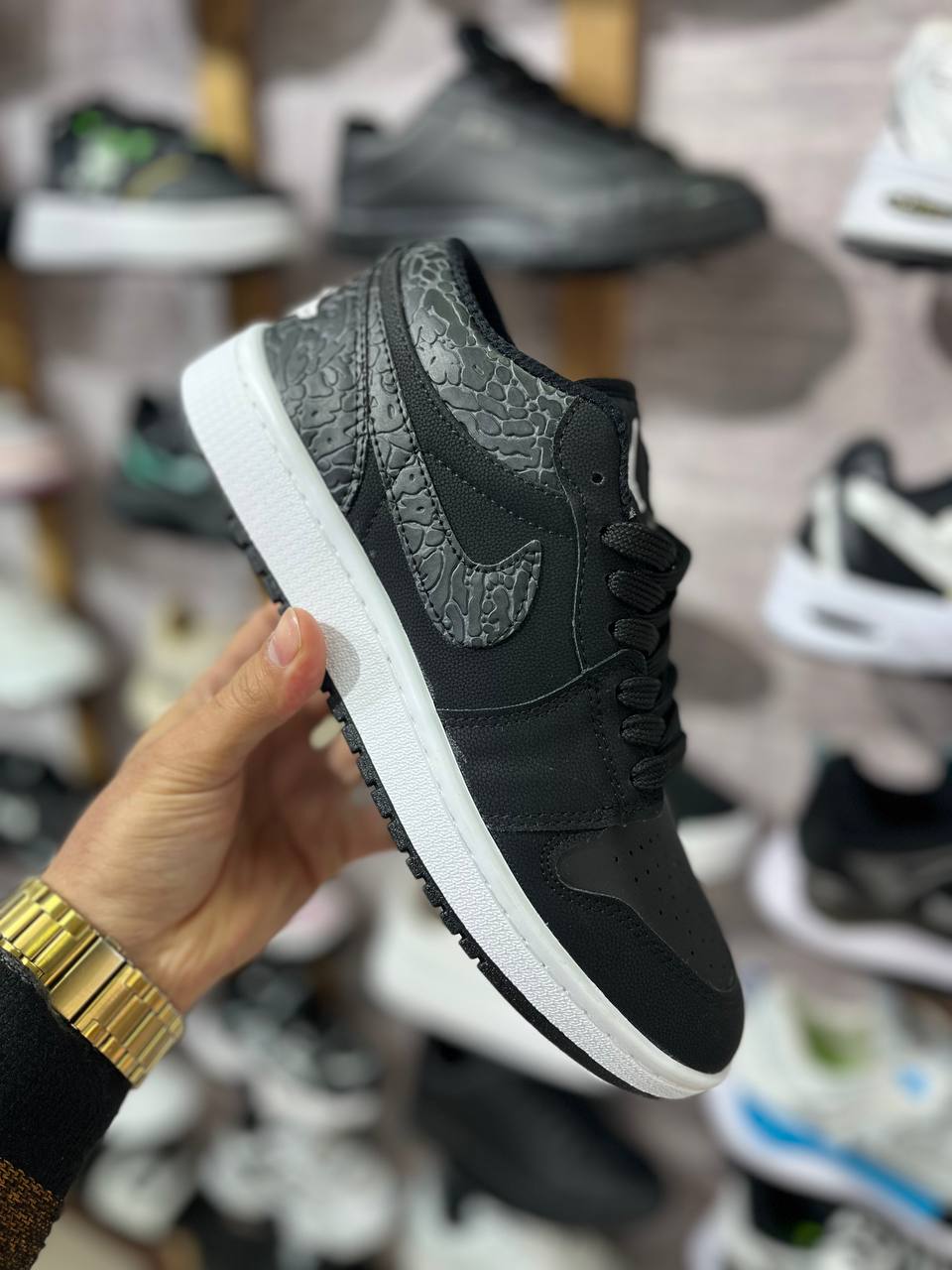 تصویر کتونی مردانه نایک ایر جردن ۱ لو طرح پوست ماری/فیل - مشکی / 43 